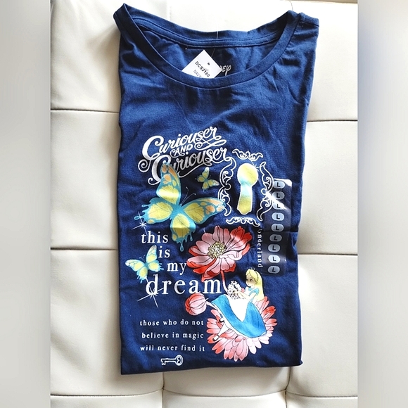 NWT Disney Alice in Wonderland Juniors Crop T shirt/Tee - Picture 10 of 16